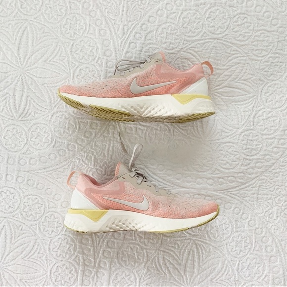 Nike Women's Odyssey React Running Shoes, Desert Sand /‎ Atomic Pink - Picture 4 of 9